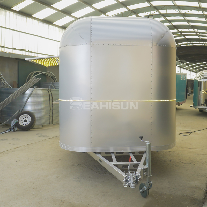 Leant&oacute;ir&iacute; Bia Airstream Mar a Arda&iacute;onn Dearadh Clasaiceach d'&Iacute;omh&aacute; Branda