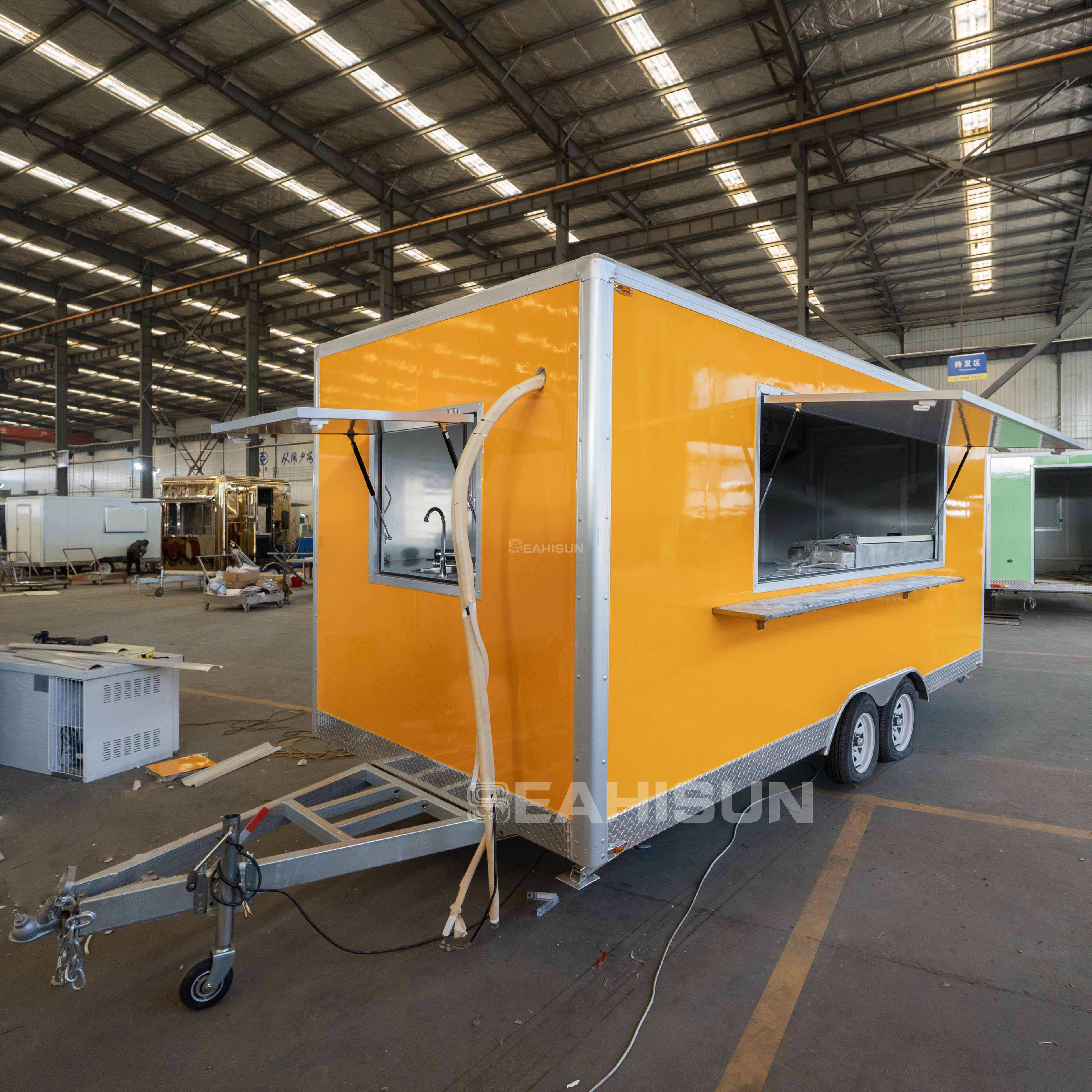 Zertifizierter mobiler Food-Trailer f&uuml;r Outdoor-Events und M&auml;rkte